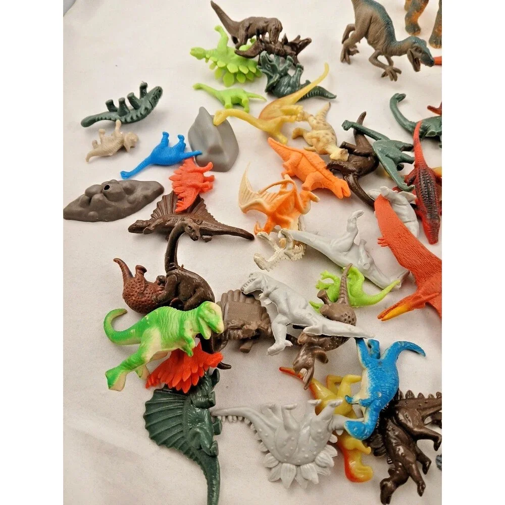 80+ LOT Vintage 1990’s Plastic and Rubber Toy Dinosaurs Dinosaur HUGE